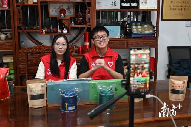 廣東工業(yè)大學數(shù)緣小隊開展直播帶貨，幫助五華農特產品搭上“電車”，飛出大山。