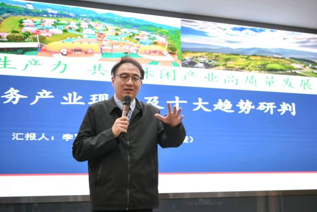 大會(huì)期間，還通過學(xué)術(shù)報(bào)告和論壇深入探討產(chǎn)教融合路徑。